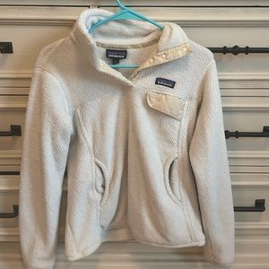 whitw Patagonia fleece pullover
